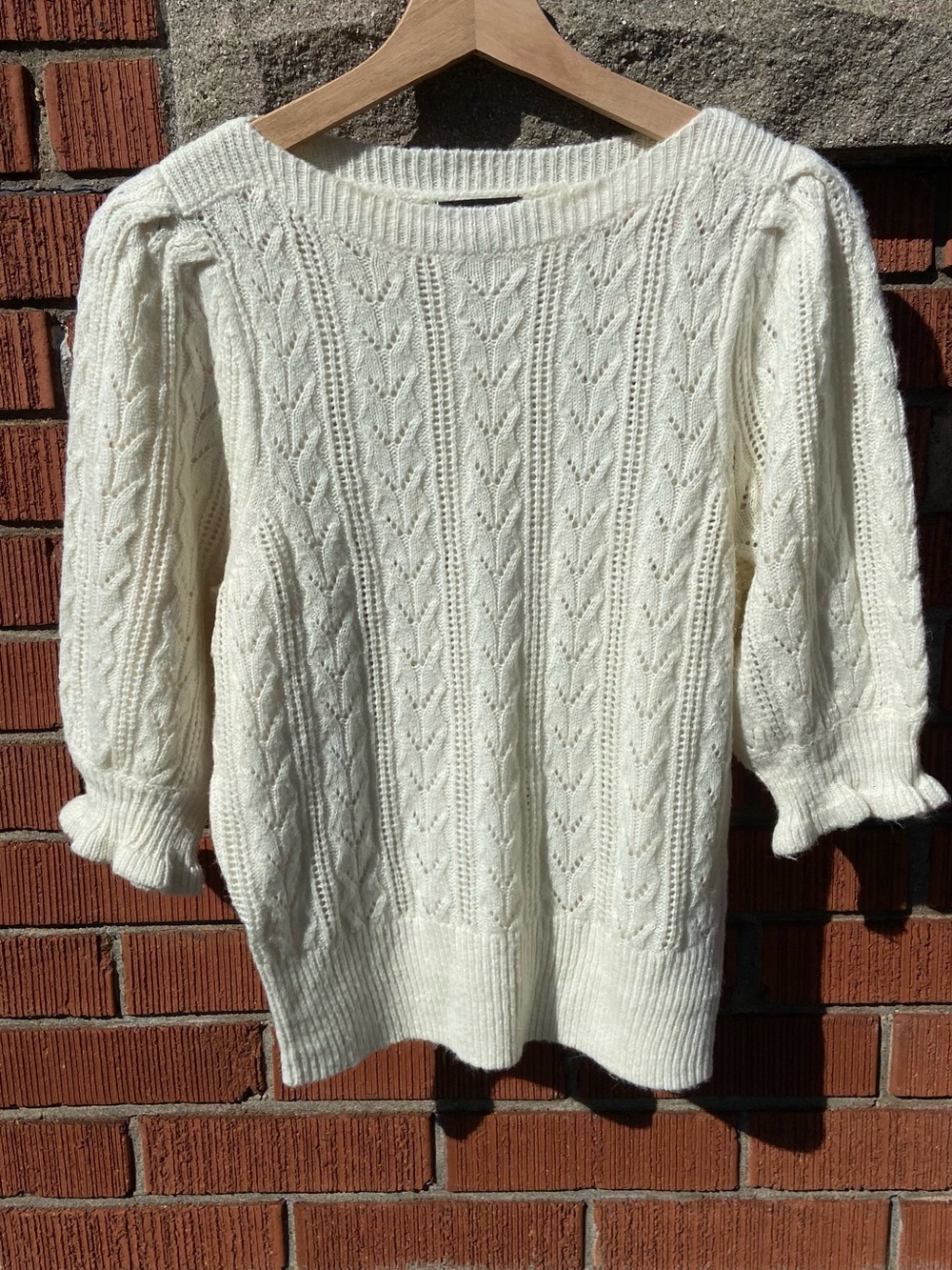 RW&CO. Off White/Light Cream Cable-Knit Scoop Neck Sweater